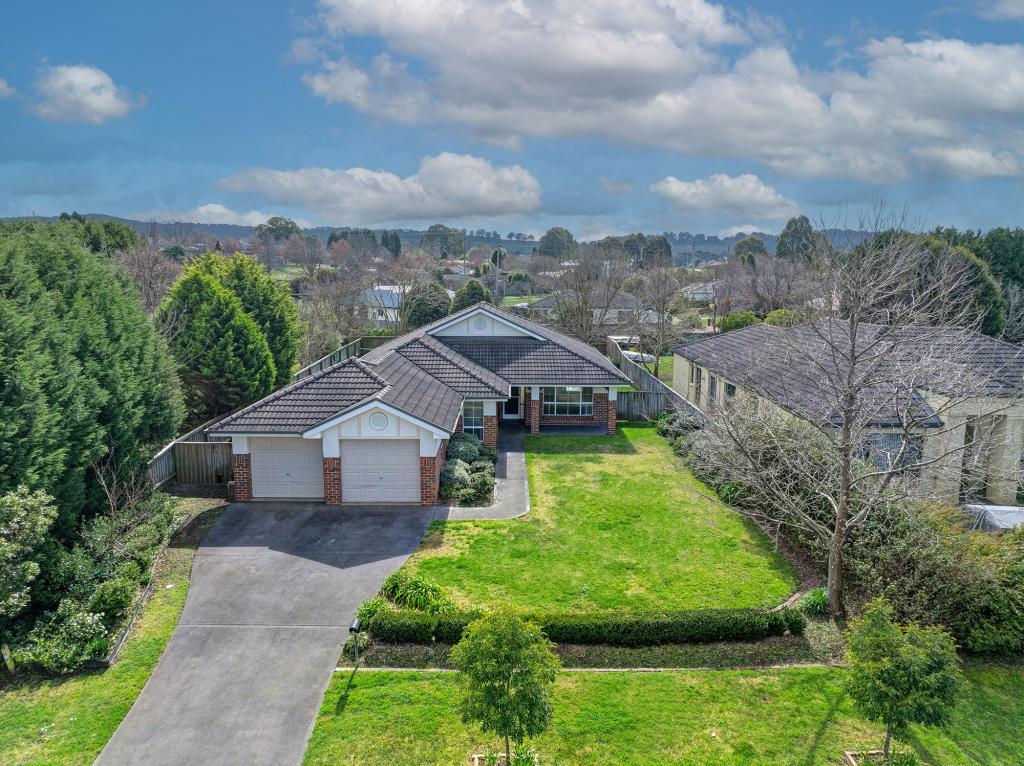 11 ROYCROFT ST, BOWRAL, NSW 2576