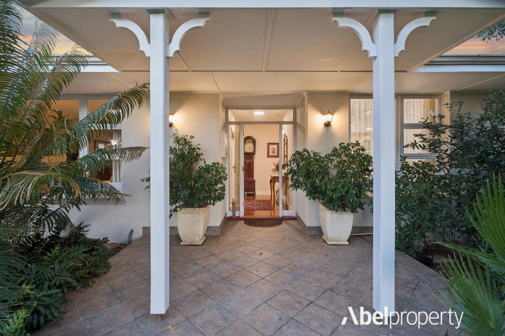 17 Mcclemans Rd, Mount Claremont, WA 6010