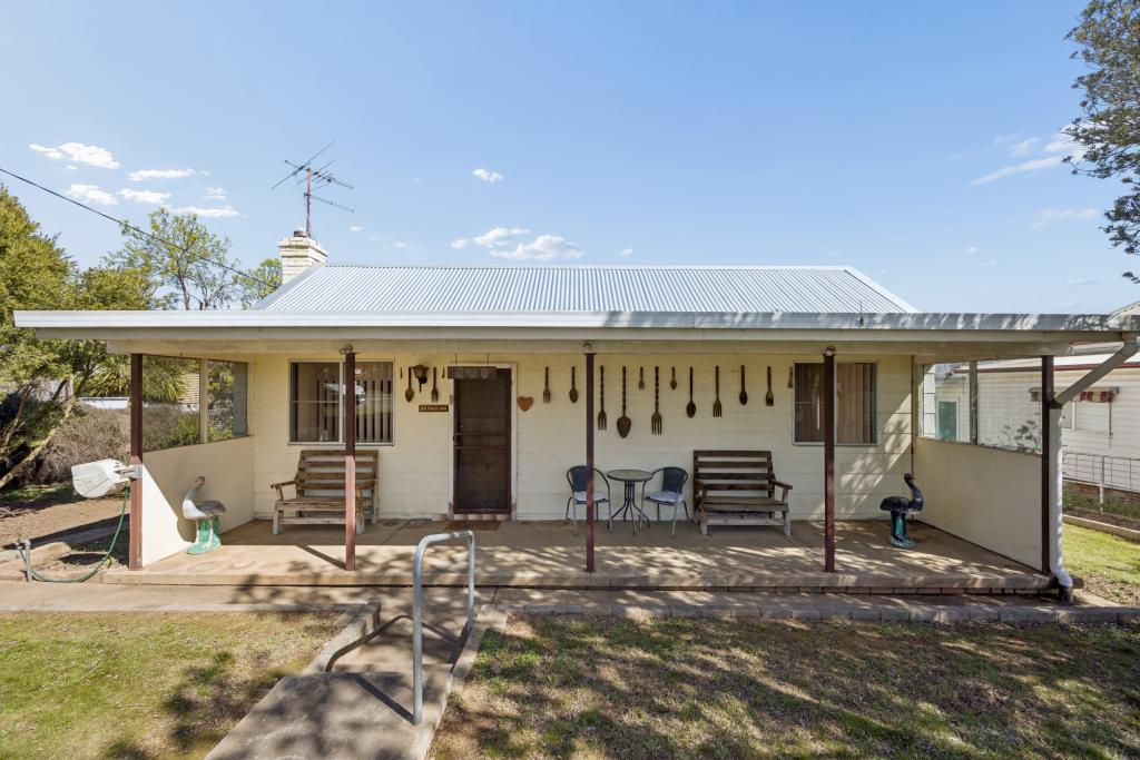 100 Clarke St, Harden, NSW 2587