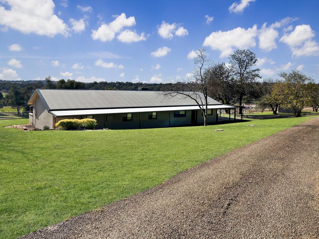 151 Willawong St, Young, NSW 2594