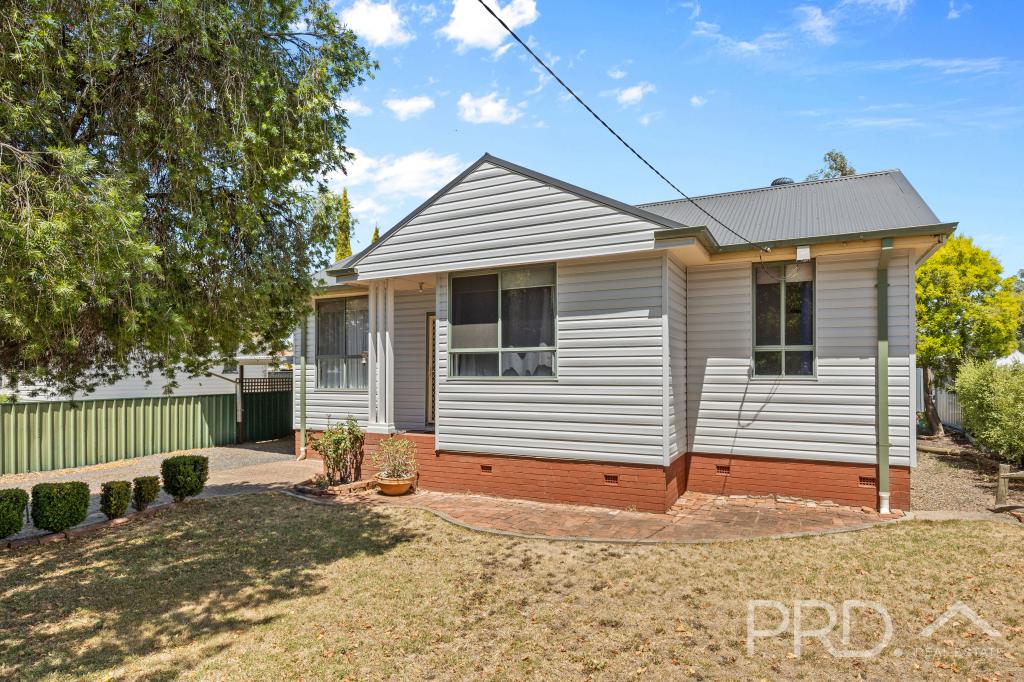 10 HOWICK ST, TUMUT, NSW 2720
