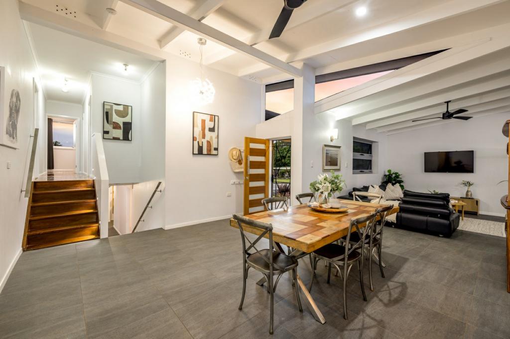 24 Hillview Cres, Whitfield, QLD 4870