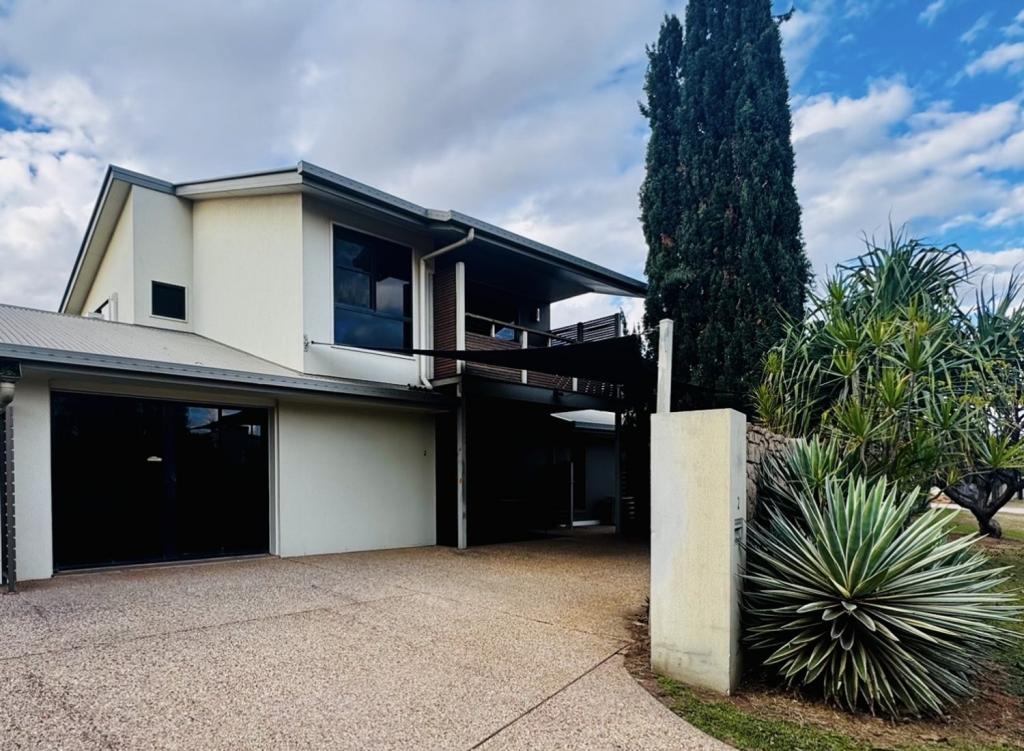 2/98 Grosvenor Dr, Moranbah, QLD 4744