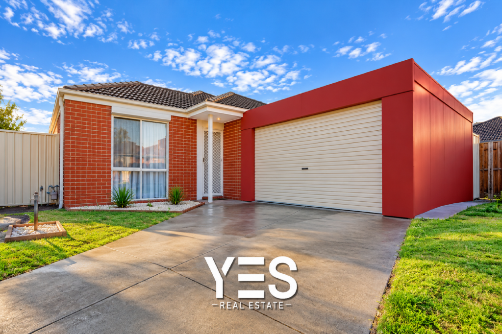 4 NYAH PL, CRANBOURNE WEST, VIC 3977
