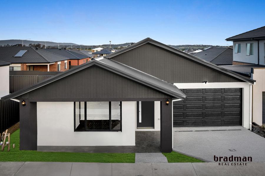 16 CROZIER RD, BEVERIDGE, VIC 3753