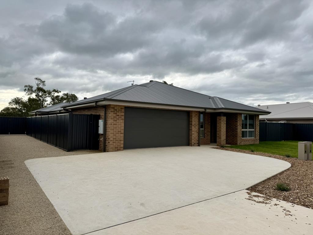 5a Argoon Ave, Jerilderie, NSW 2716