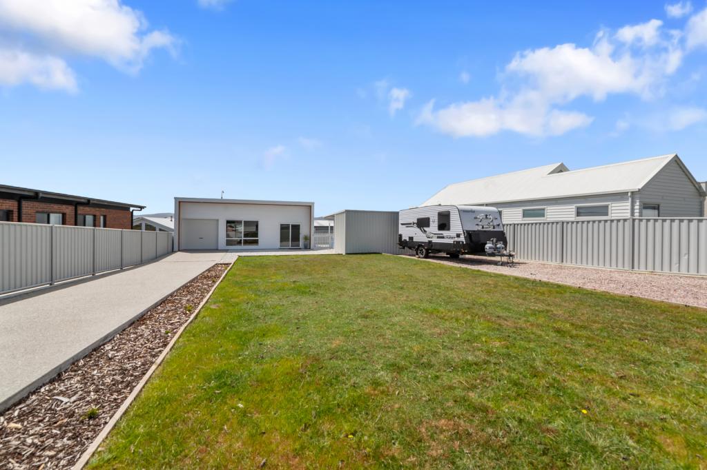 33 CHARDONNAY DR, HAWLEY BEACH, TAS 7307
