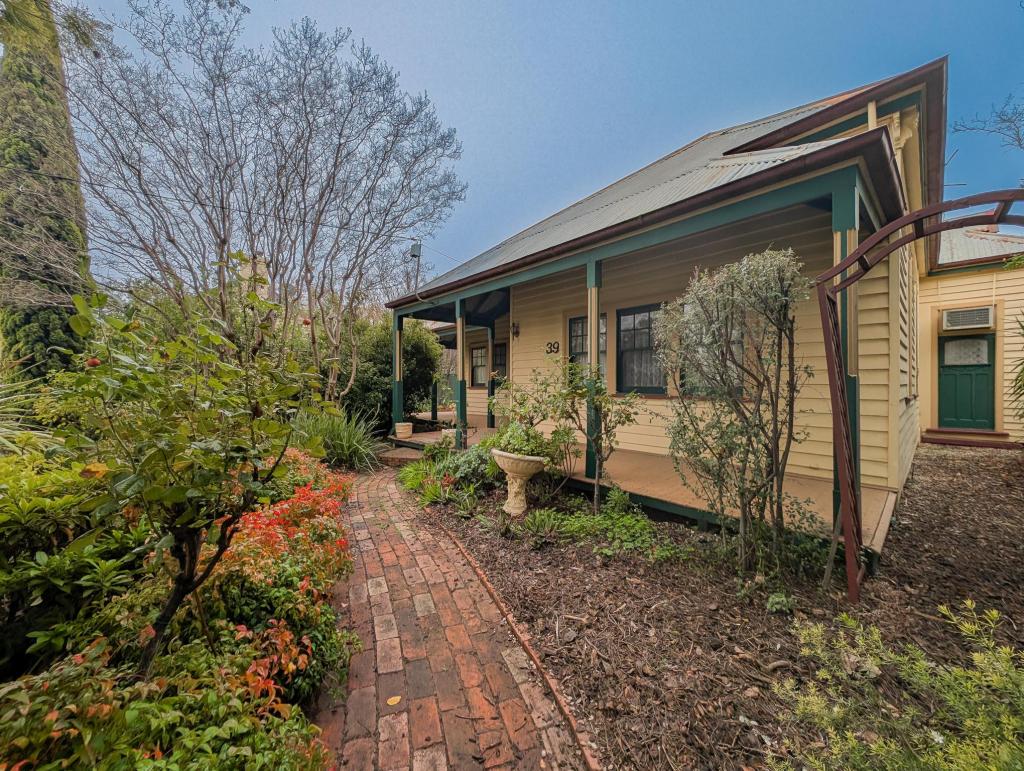 39 Albert St, Kerang, VIC 3579