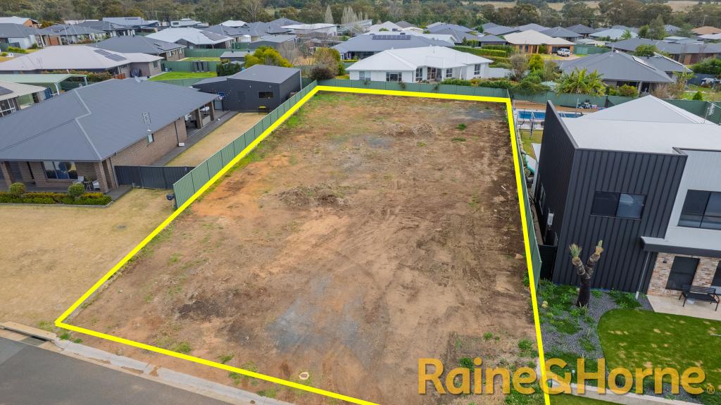 6 SUNNINGDALE CL, DUBBO, NSW 2830
