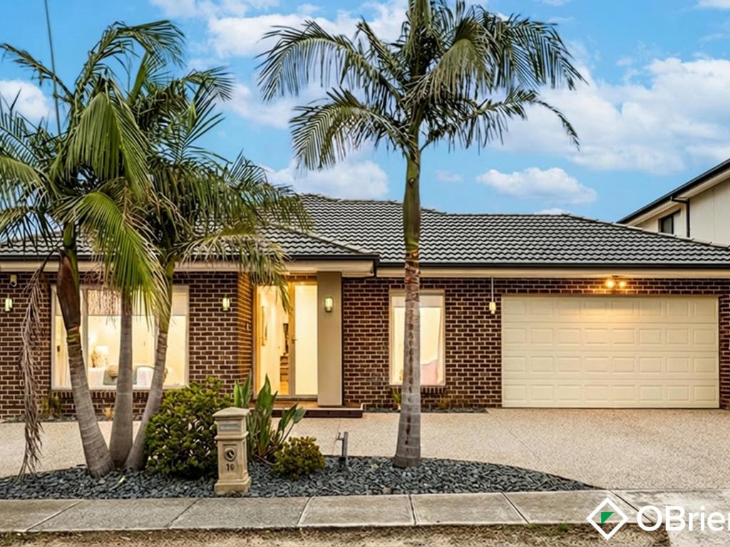 16 EGLINGTON CT, TAYLORS HILL, VIC 3037