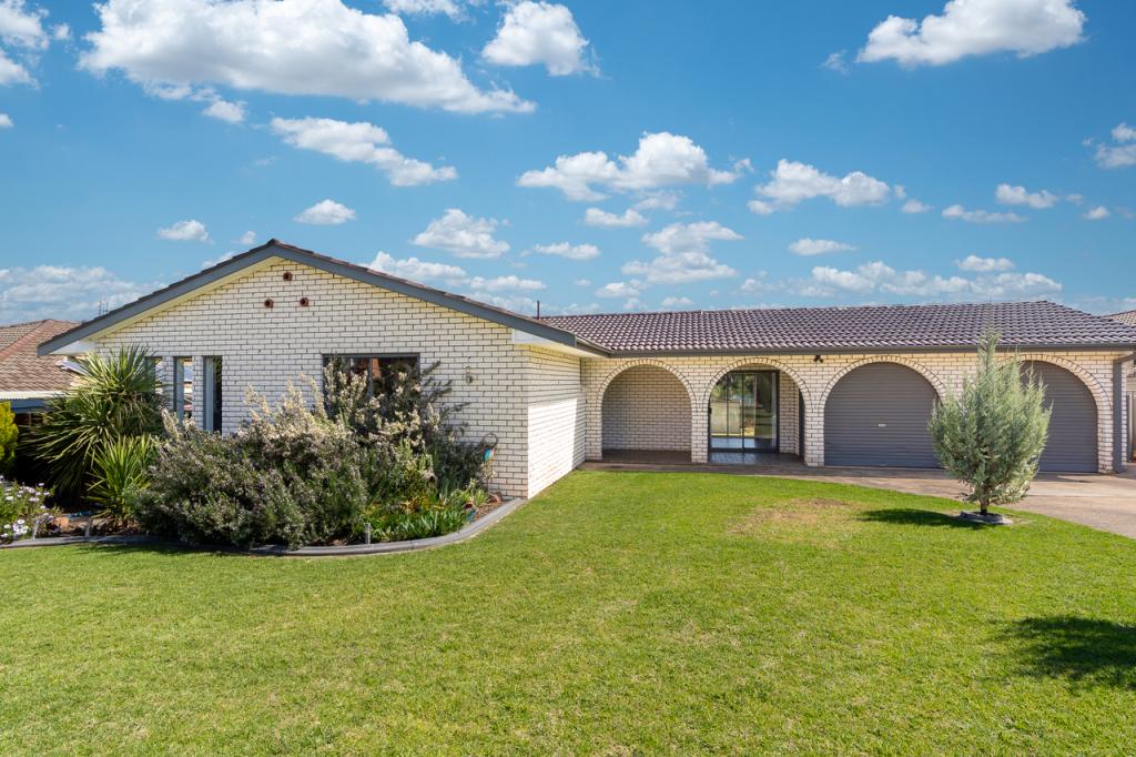 2 Yaldara Cres, Cowra, NSW 2794