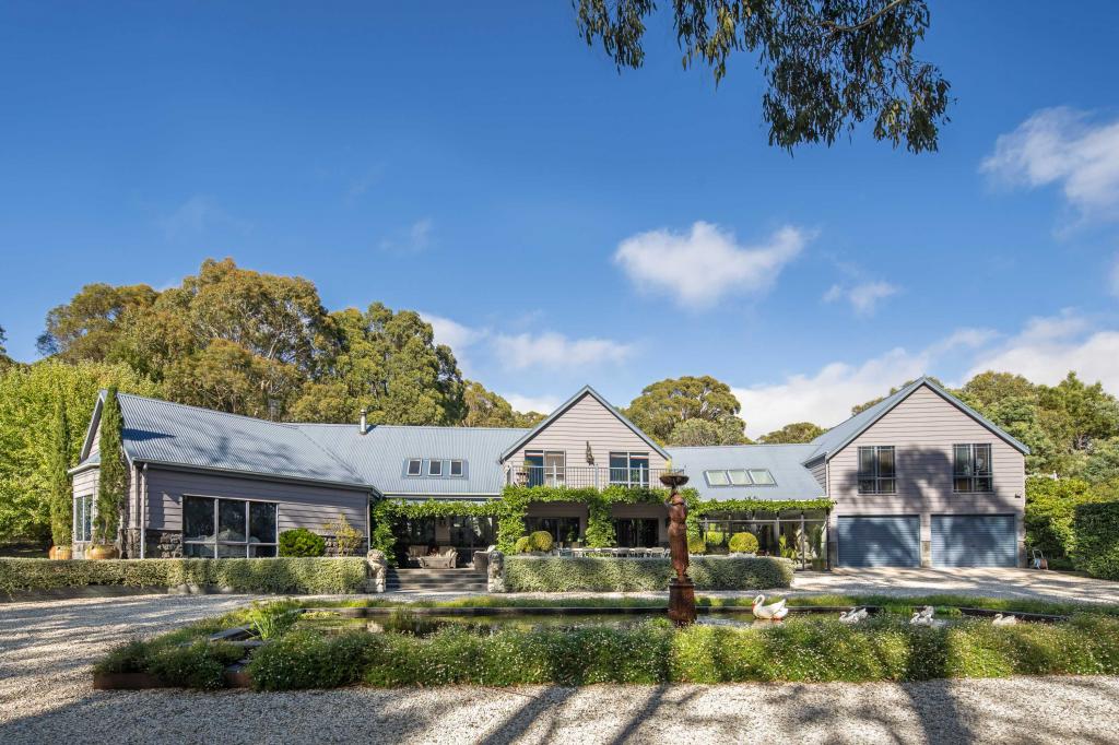 220 Blackmore Rd, Woodend, VIC 3442