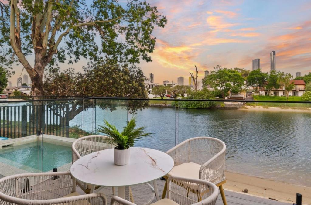 51 Rudd St, Broadbeach Waters, QLD 4218