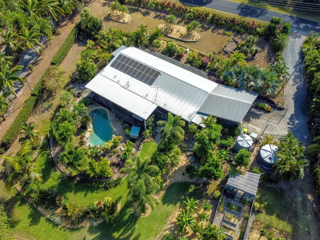 8 Finlay Cres, Oak Beach, QLD 4877