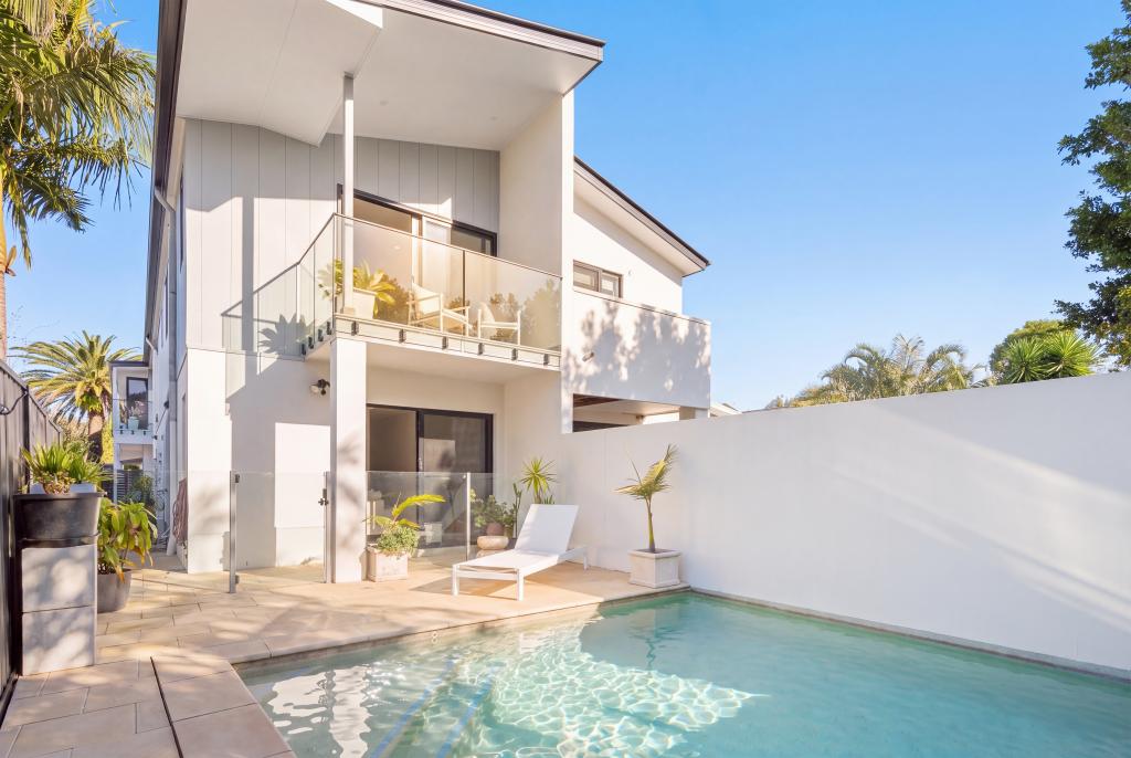 2/90 Leyte Ave, Palm Beach, QLD 4221