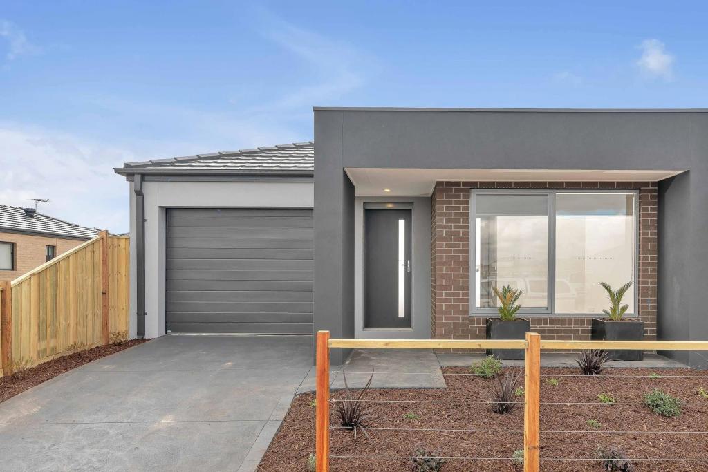 44 Clover Dr, Rockbank, VIC 3335