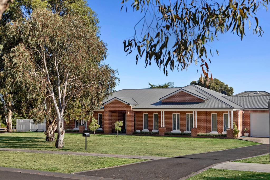 2 MARTIN PL, KYNETON, VIC 3444