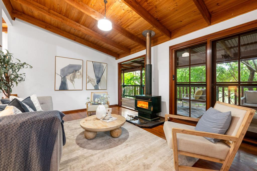 17 Bateson Rd, Mount Nebo, QLD 4520