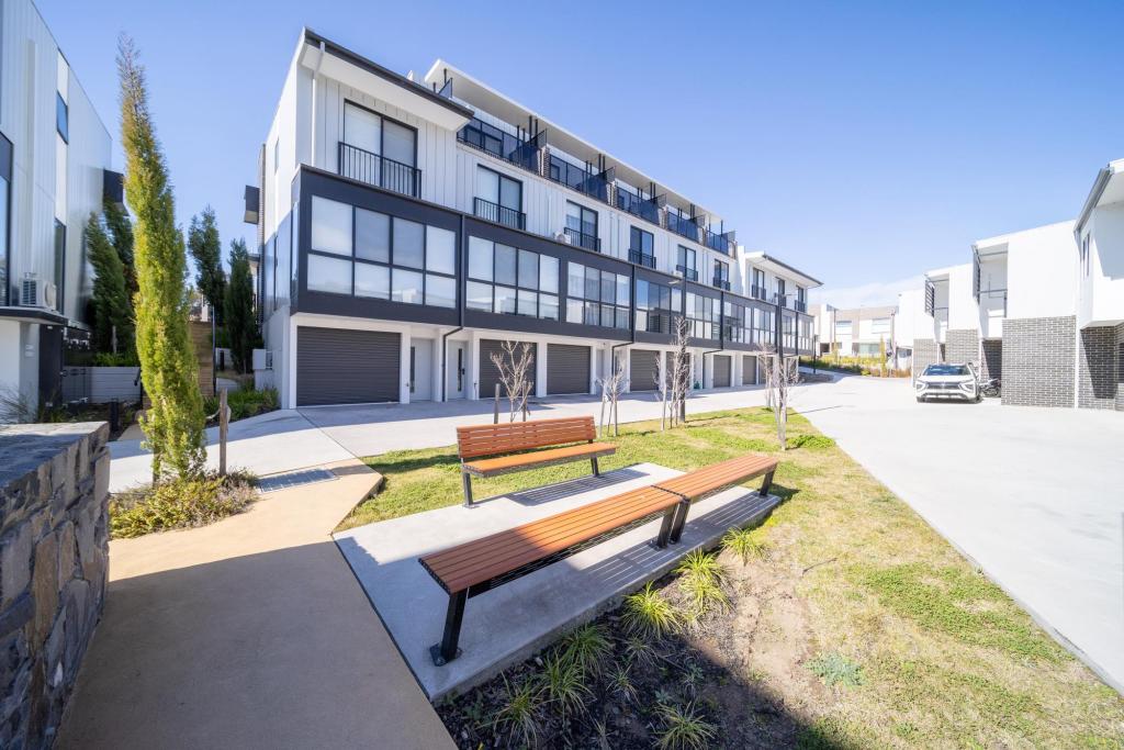 33/6 Ellison Harvie Cl, Greenway, ACT 2900