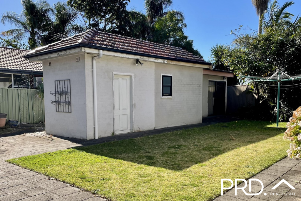 2/711 Henry Lawson Dr, East Hills, NSW 2213