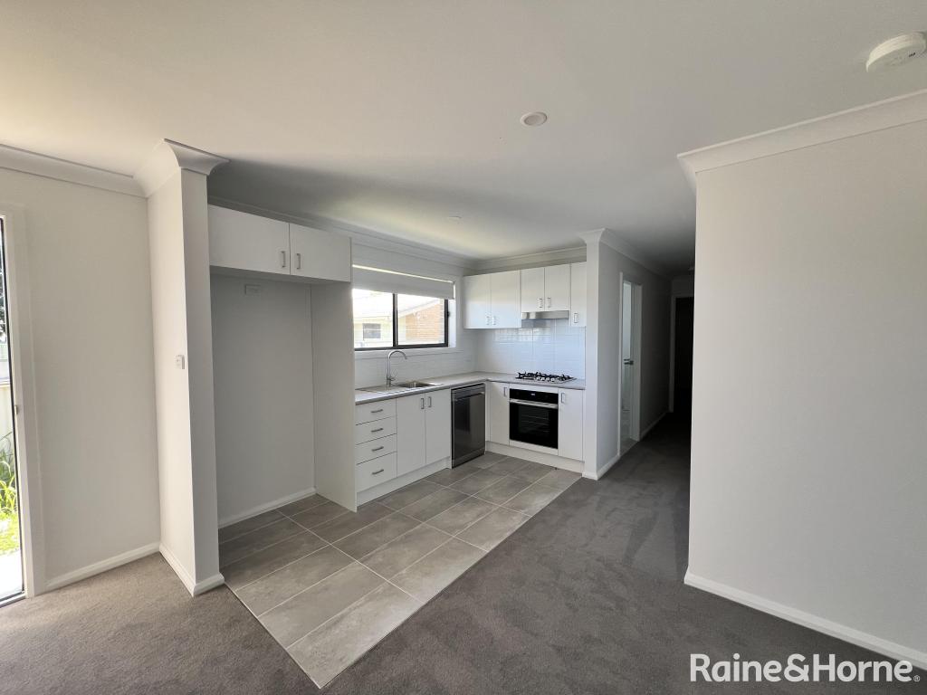 2/31 Kenny Dr, West Tamworth, NSW 2340