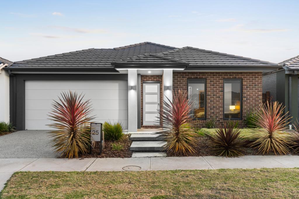 25 Cheddington Rd, Cranbourne East, VIC 3977