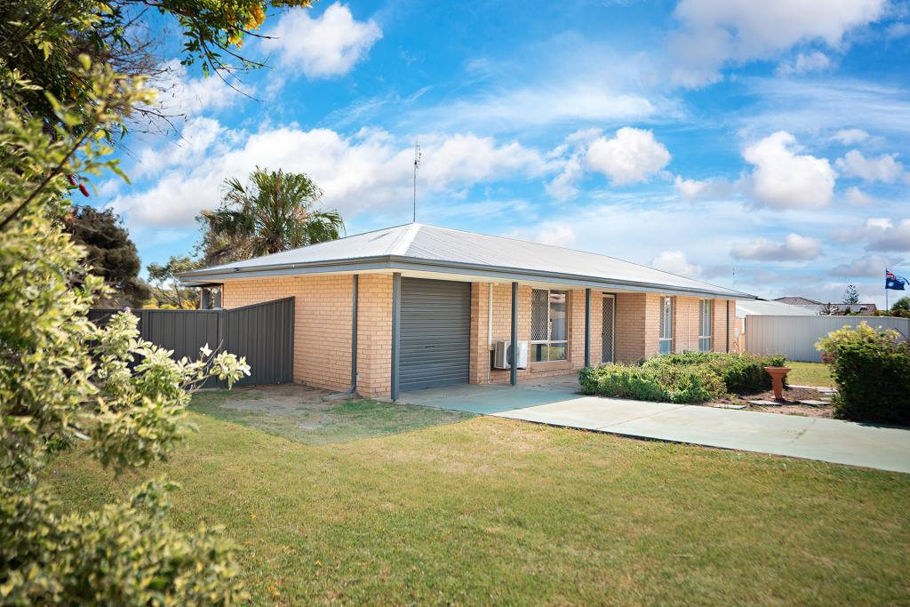 3 Oceanside Dr, Wandina, WA 6530