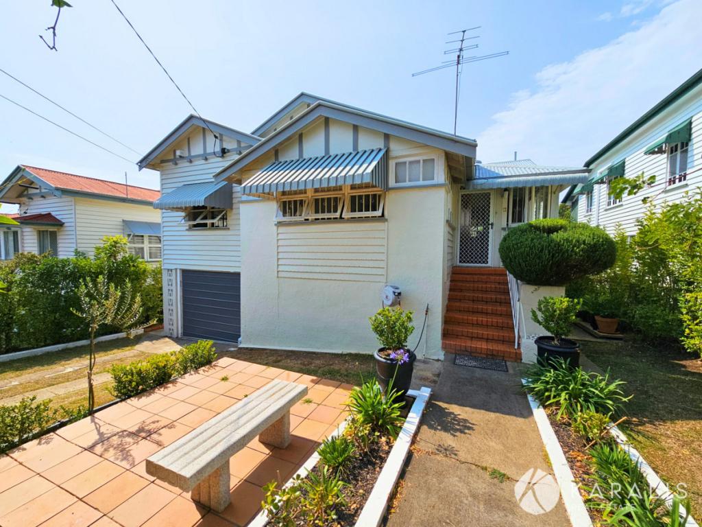 11 Arnold St, Holland Park, QLD 4121