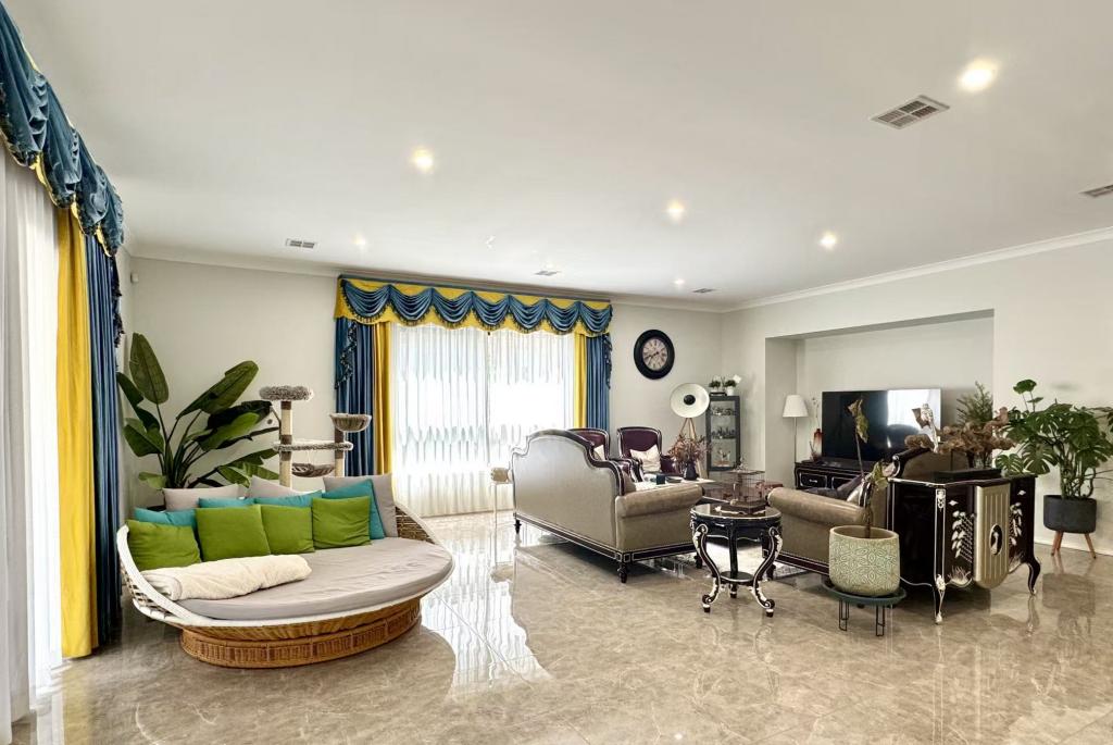 16 Eley Rd, Burwood East, VIC 3151