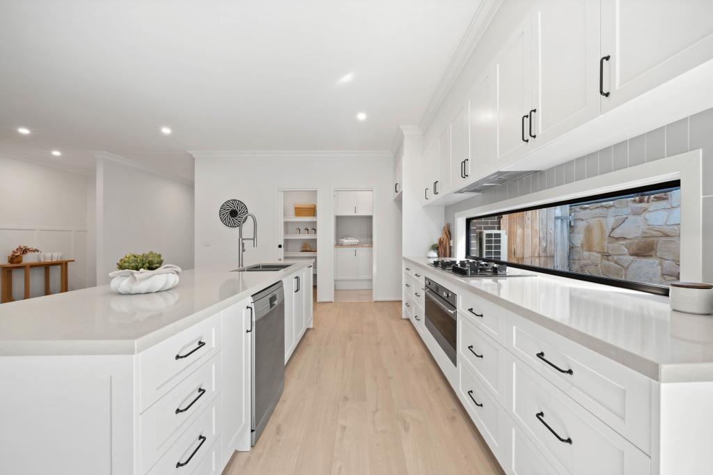 10 Lanham St, Googong, NSW 2620
