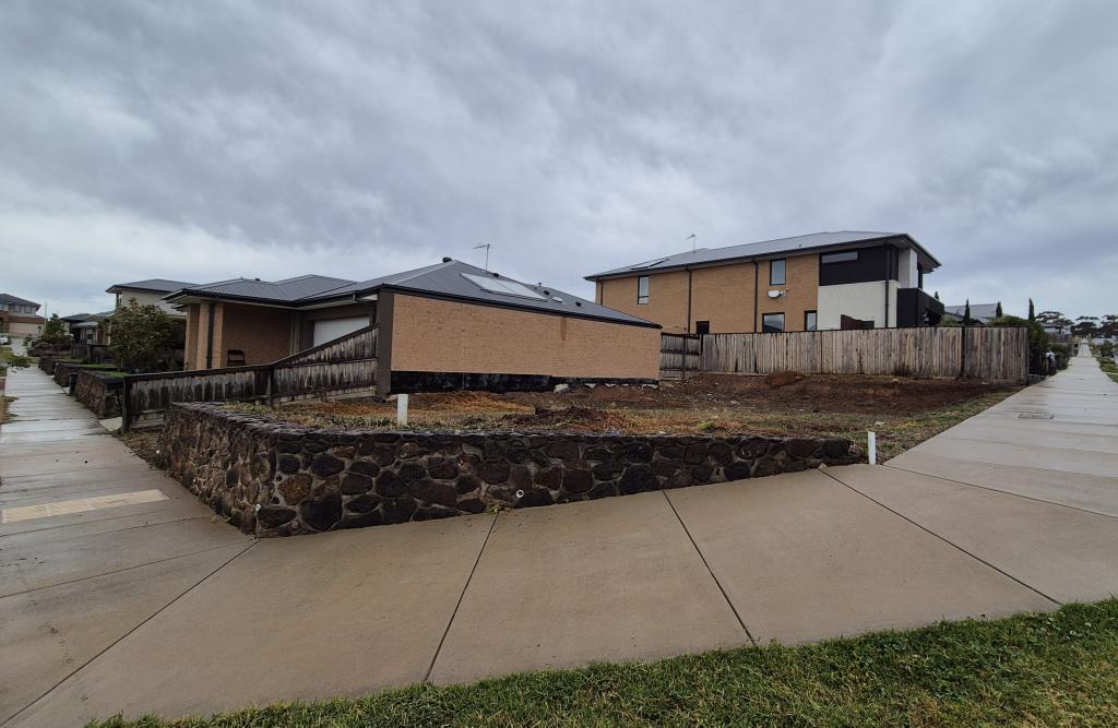 2 GIBSON WAY, MADDINGLEY, VIC 3340