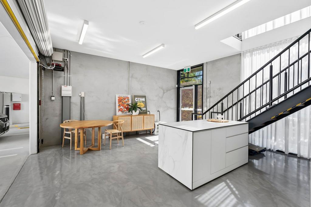 2/37 MCDONALD RD, WINDSOR, QLD 4030