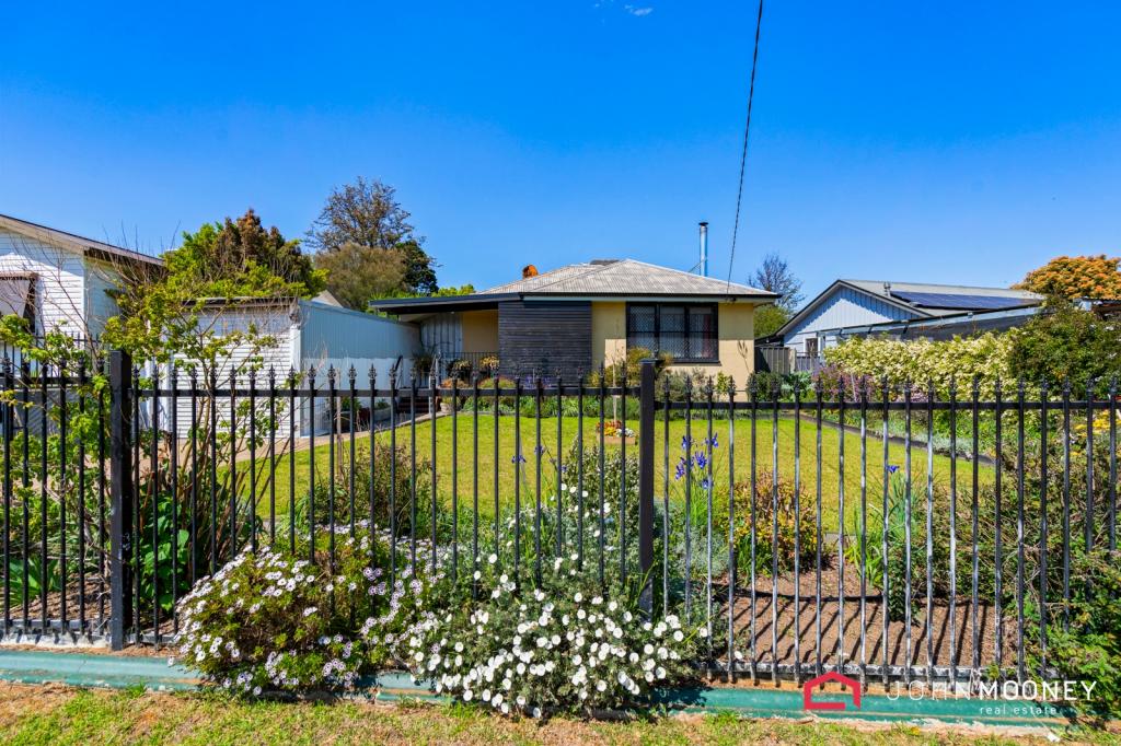 11 Gowrie Pde, Mount Austin, NSW 2650