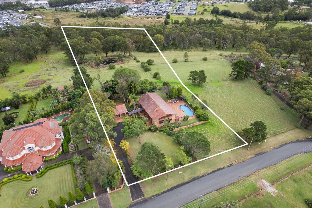 60 FOX VALLEY RD, DENHAM COURT, NSW 2565