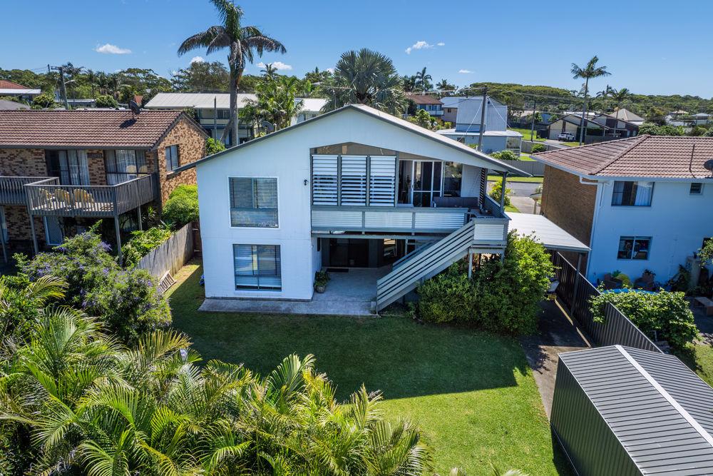 11 Burns Cres, Corindi Beach, NSW 2456