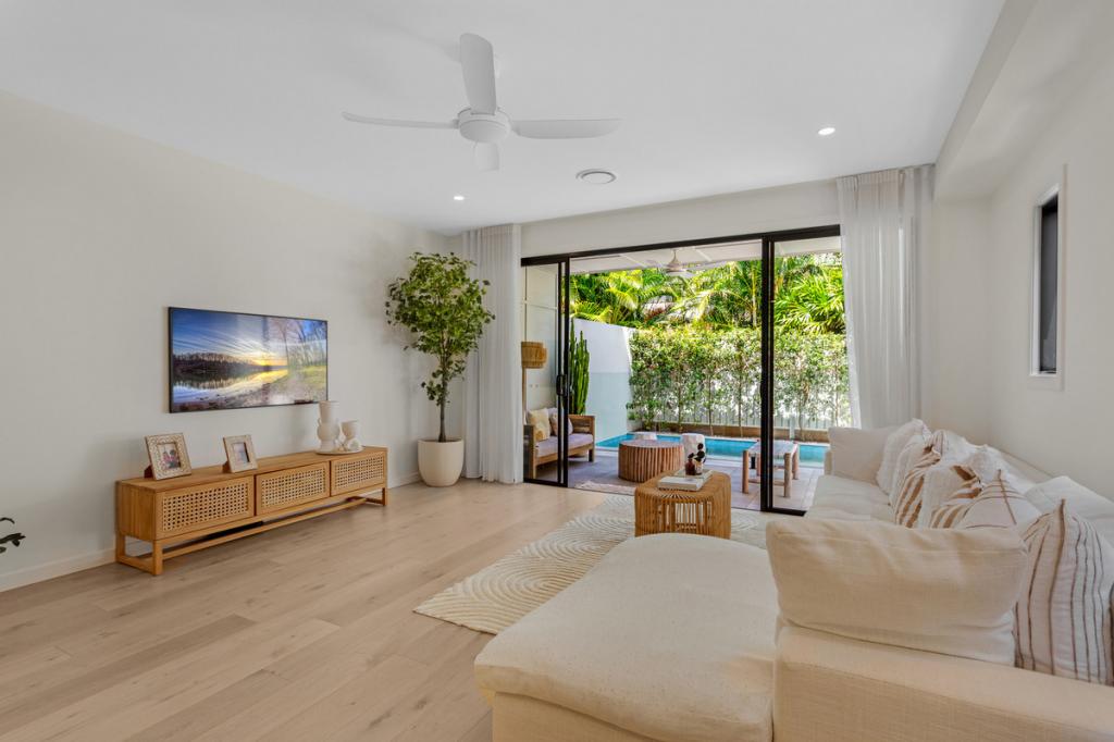 2/76 Seagull Ave, Mermaid Beach, QLD 4218