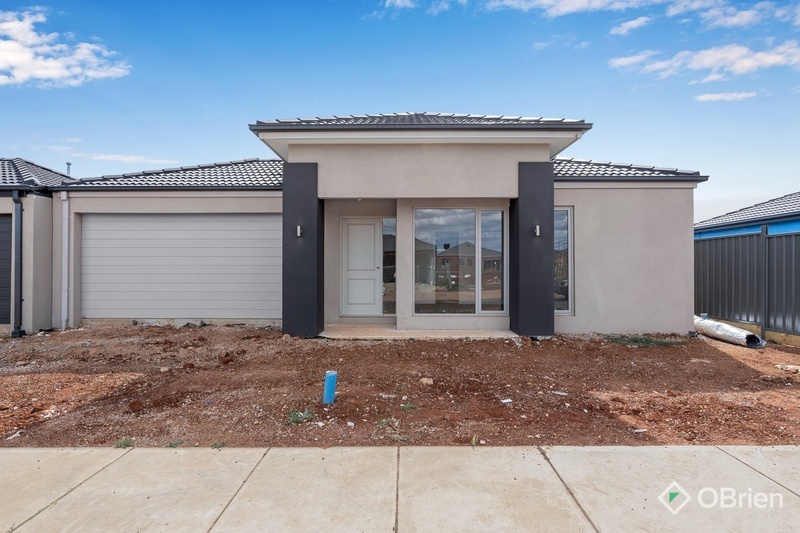 21 Maclaren Dr, Melton South, VIC 3338