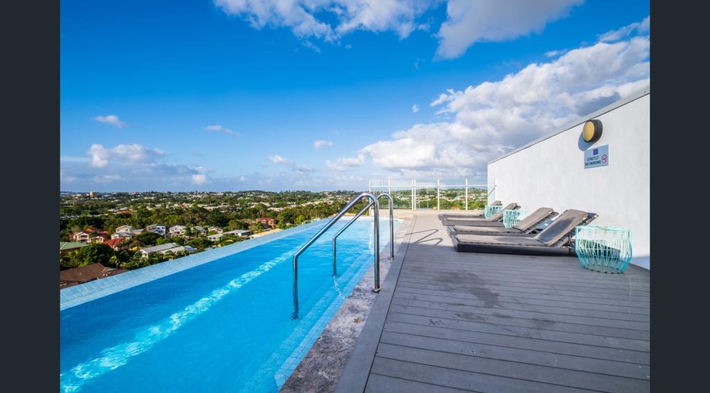 2054/123 Cavendish Rd, Coorparoo, QLD 4151