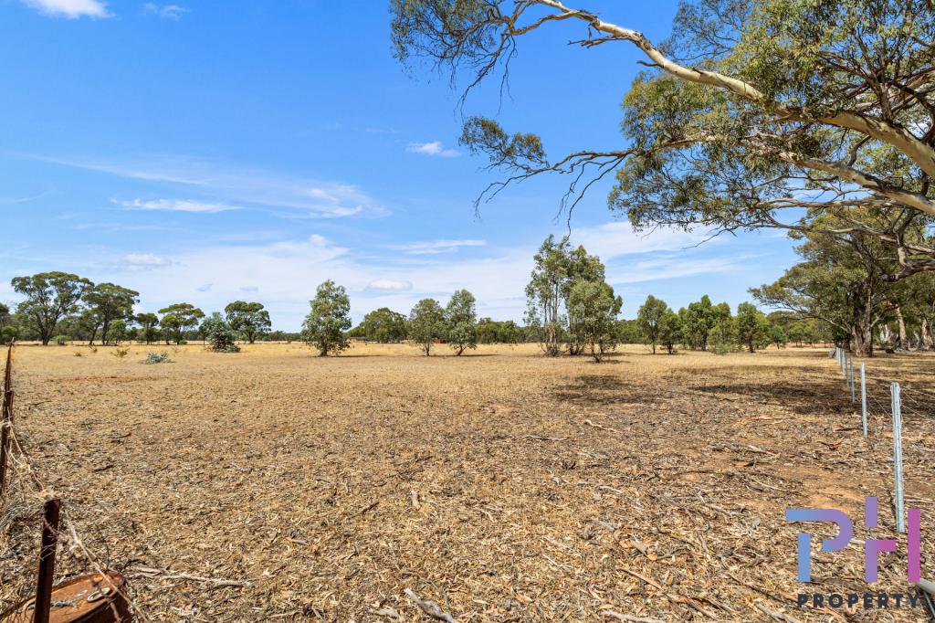 15 Weaver Rd, Neilborough, VIC 3570