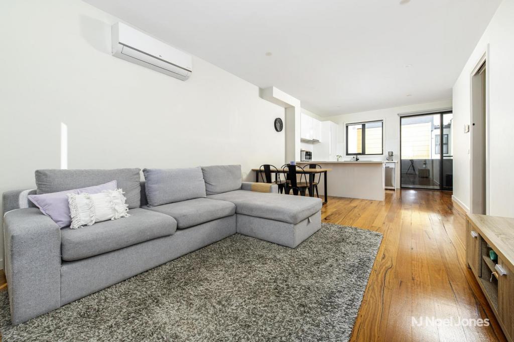 2/250 HULL RD, MOOROOLBARK, VIC 3138