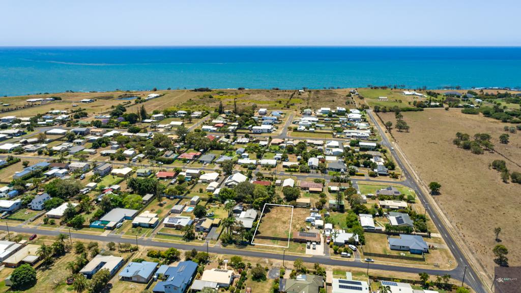 56 Wave St, Burnett Heads, QLD 4670