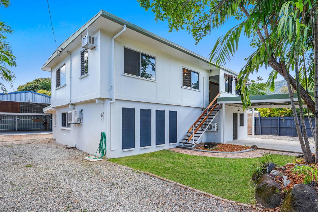 11 STANTON RD, SMITHFIELD, QLD 4878