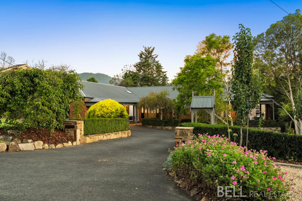 18 Mountain Dr, Mooroolbark, VIC 3138