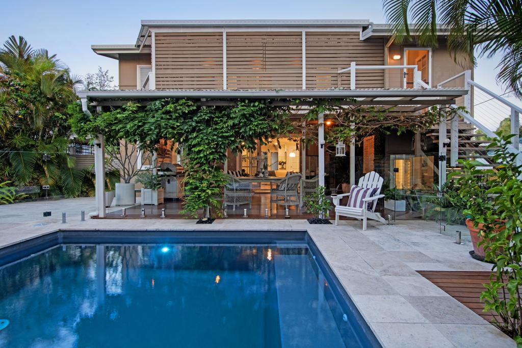 32 Wilson St, Labrador, QLD 4215