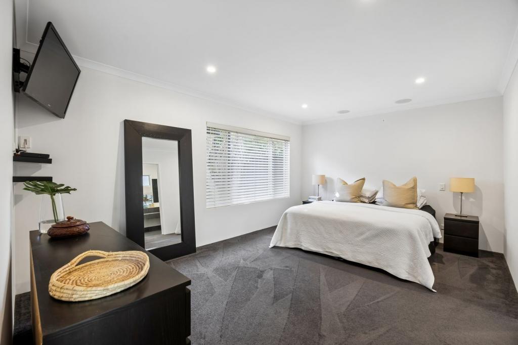 10 LANGDALE ST, WEMBLEY DOWNS, WA 6019
