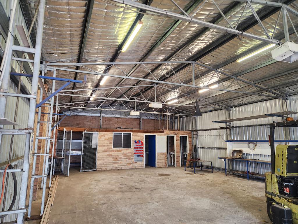 3/2 Commerce Dr, Lake Illawarra, NSW 2528