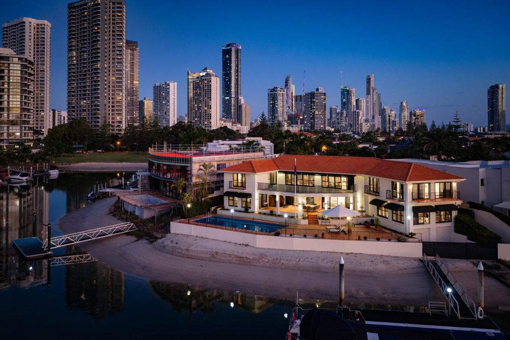 25 Neptune Ct, Surfers Paradise, QLD 4217
