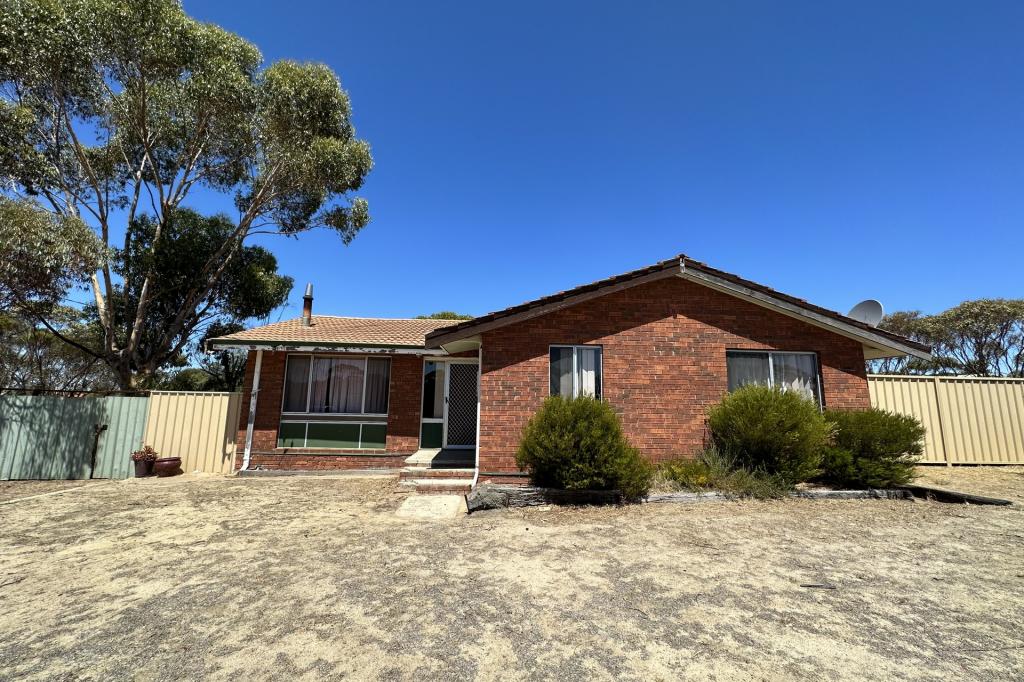 6 Glengarry Rd, Gnowangerup, WA 6335