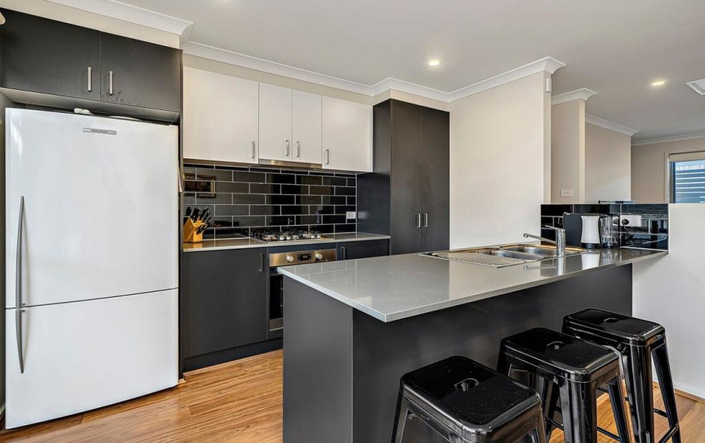 60/4 Pearlman St, Coombs, ACT 2611