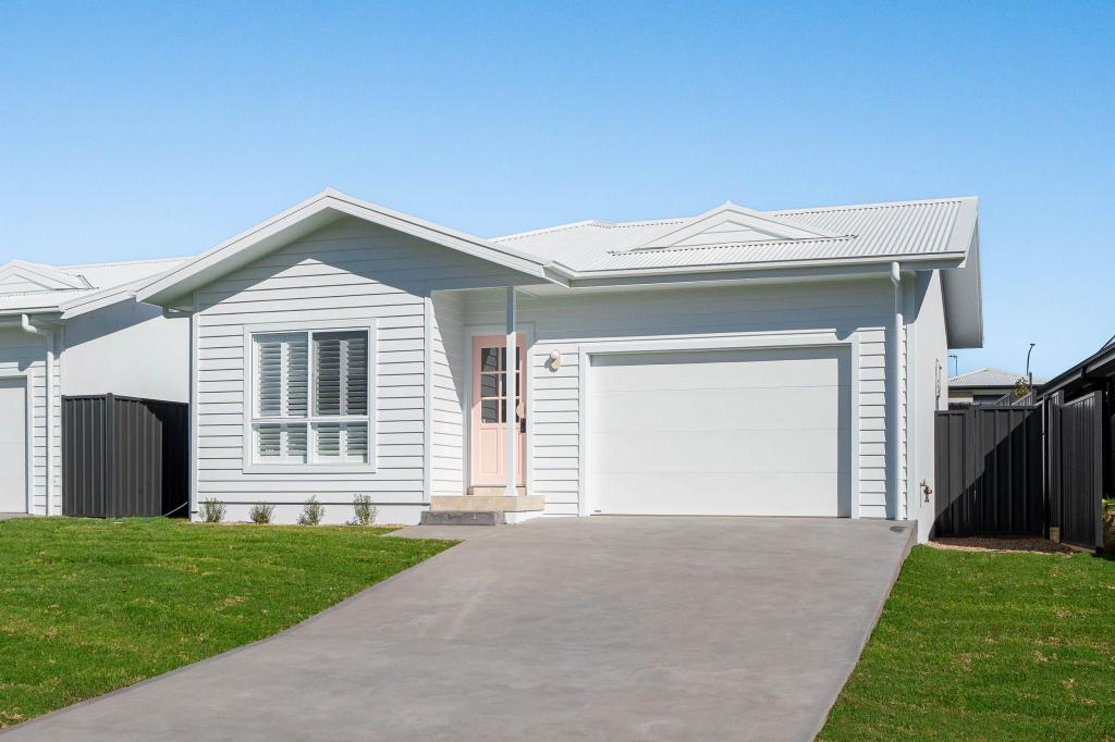 32a Madeleine Dr, Goulburn, NSW 2580